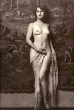 bishopsbox:  Ziegfeld girl by/por: Alfred Cheney Johnston 