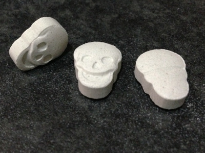 dreamsdieintheshadows:  300mg of MDMA this my friends is the white skull. The new