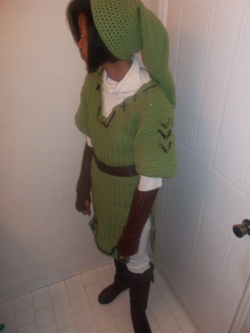 queenmaeb: stitch-please: baitingthehook: (front view) CROCHETED Zelda Twilight Princess. my daughte