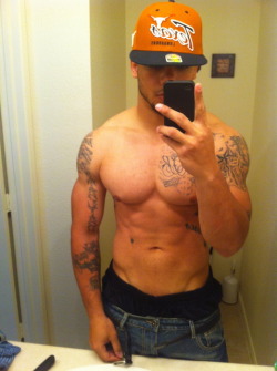 roheartlessro:  Still love this pic. Need more of him! Body is so ugggggh! 