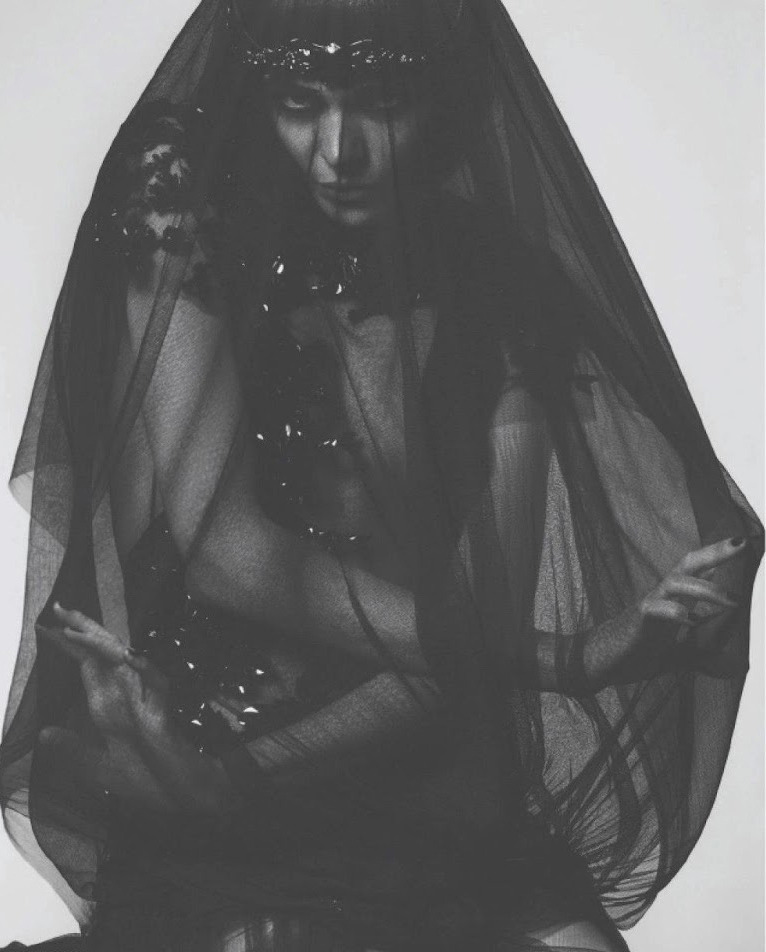 supermodelgif:  Magazine: 10 Fall 2012Photographer: Benjamin LennoxModel: Kinga Rajzak