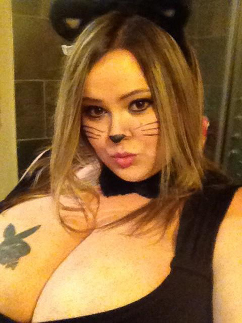 rubbermack66:  luvdemwhopperscrewcap:  pussycat  who is the pussycat she looks purrfect,mmmmm,