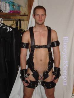 chastityslavebln77:  ukbdsm:   Nicely restrained and to top it off locked in chastity. He’s bound which turns him on and the chastity device keeps him from showing it though you can see it in his expression.  Amateur Bondage Pictures and Movies : Amateur-