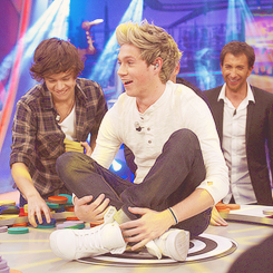 EVERYTHING IS ONE DIRECTION & NOTHING HURTS