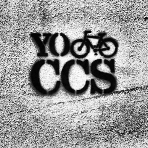 caracasplegable: corchopolis:  nosoyfotografo:  YO Bicicleta CCS (at Urb. La Castellana)  y yo!  Own
