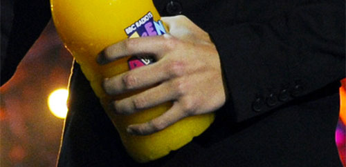 Let's examine Harry's hands...