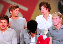  #THE WAY LOUIS’ VOICE SOFTENS WHEN HE SAYS ‘YEAH DAISY’ #I CRY BECAUSE LOUIS TOMLINSON 