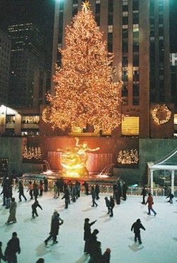 kvrrent:  Rockefeller Center at Christmas 