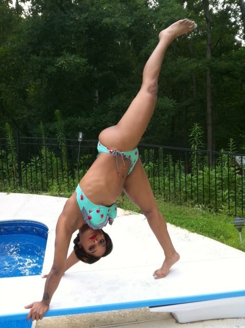 Joseline Hernandez barefoot at a pool..I lub you stebbie!! lol