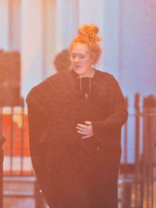 loveadeleandfucktherest:  :  Adele + Baby    Adhkldsjstgjklfdlsadlgak :3