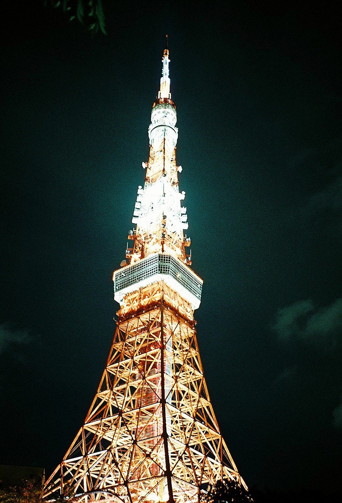 takara-mono:  Tokyo Tower ISO400 (by saltmoon2008) 