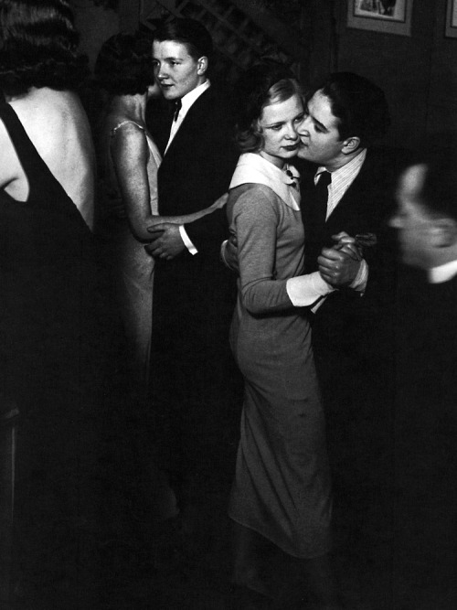Couples dancing; photo by George Brassaï.