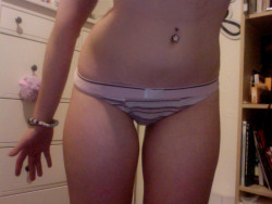 bluelighteningdick:  Also I got a new navel