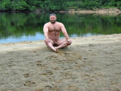 guyzbeach:  Follow Guyzbeach, a collection of natural men naked at the beach ! 