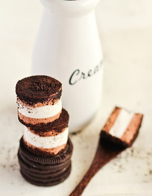 itmeanslovable:  mochacafe:  via 19-ninefeethigh  somebody tell me what this is and