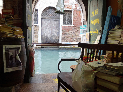 booksnbuildings:Libreria Acqua Alta is a bookshop in Venice.+