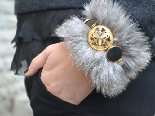 DIY Easy Faux Fur Chain and Button Cuff Tutorial from Born in &lsquo;82 here. *One of my favorite pr