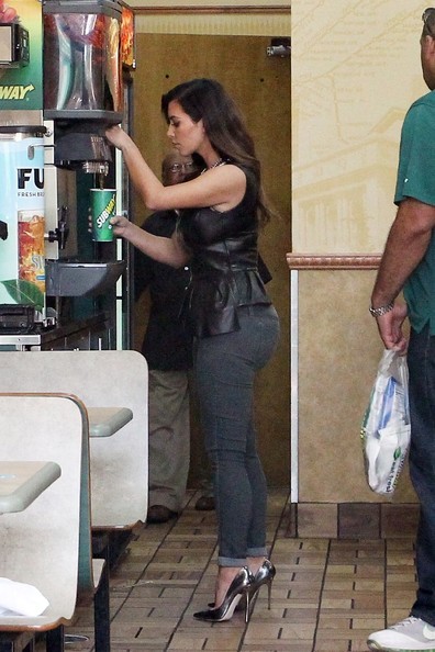 Kim Kardashian proves you can’t be too rich for a sandwich