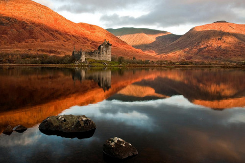 dotifications:Kilchurn Castle » by fen_snapz(via TumbleOn)Scotland