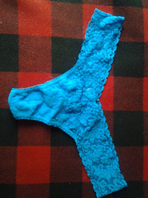 countvonpanties submitted: My Buddy’s GF’s blue panties… stole them off their bedroom floor!