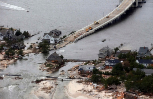 leslieseuffert:  As many of you already know, New Jersey got the brunt of Hurricane Sandy. Haunting images have emerged that show the incredible devastation it caused particularly along its coast. Waves washing over a roller coaster, a house partially