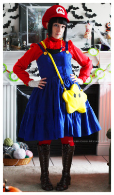 cadney:  This Mario co-ordinate is absolutely fantastic! A great use of Lolita fashion on Halloween, I think. Visit her blog. 