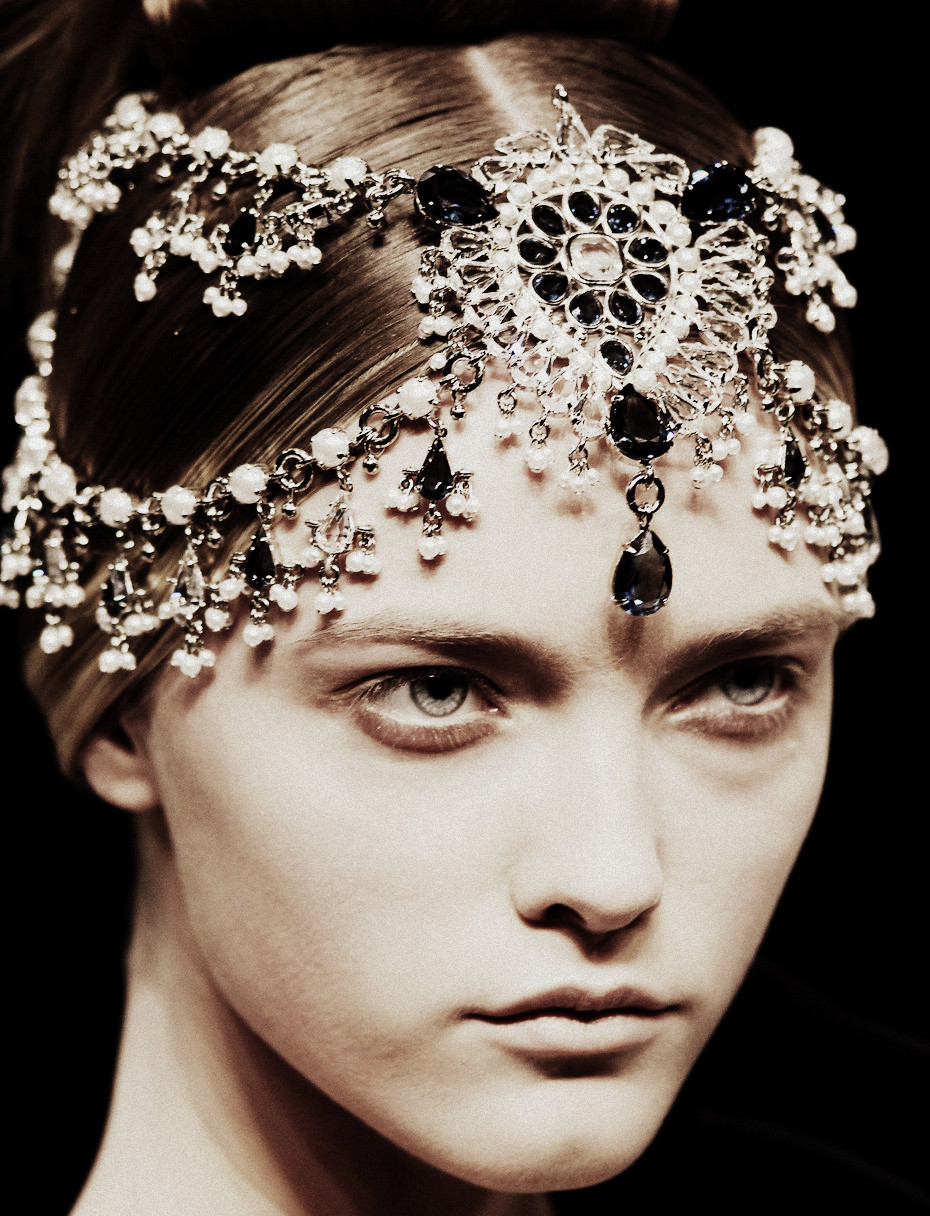 voguelovesme:  Vlada Roslyakova for Alexander McQueen Autumn/Winter 2008