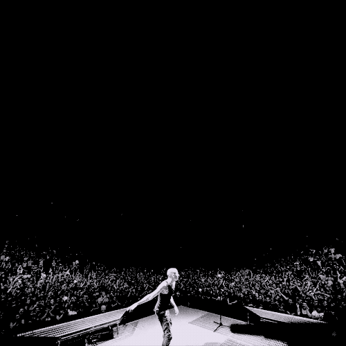 somewhereibelonggg:  chester <3