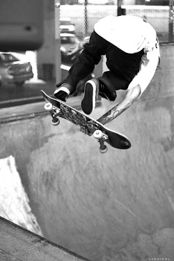 s-u-b-u-r-b-iii-a:  skatersk 