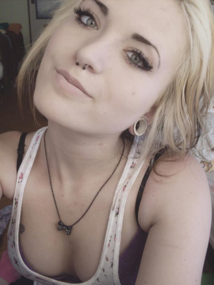 piercingsandolivia:  abelin3:  I make dumb faces in photos :P  I wish I made a dumb