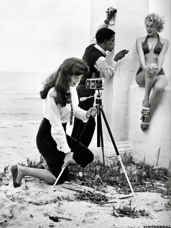 vintagegal:  Sammy Davis Jr. and Bunny Yeager photograph Maria Stinger in Florida, 1950’s 