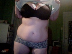 chubby-bunnies:  I’m curvy and proud, and everyone else should be proud of whatever they happen to look like. :3 