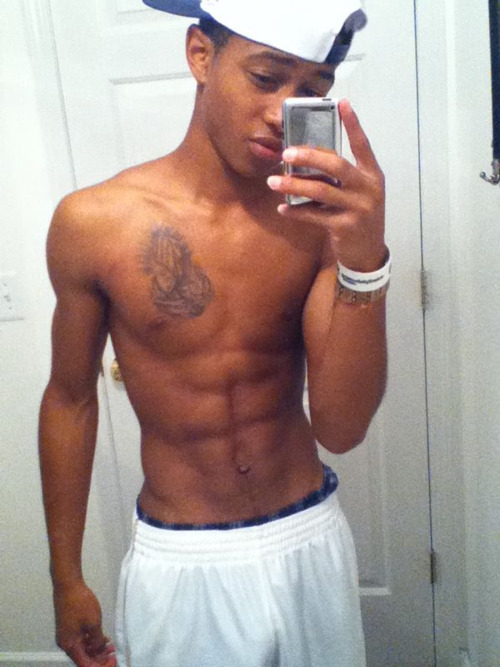 yoomcflyy:  I have been searching for this picture for reasons…. 