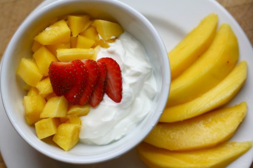 runningfearless:  Plain greek yogurt with mango and strawberry.