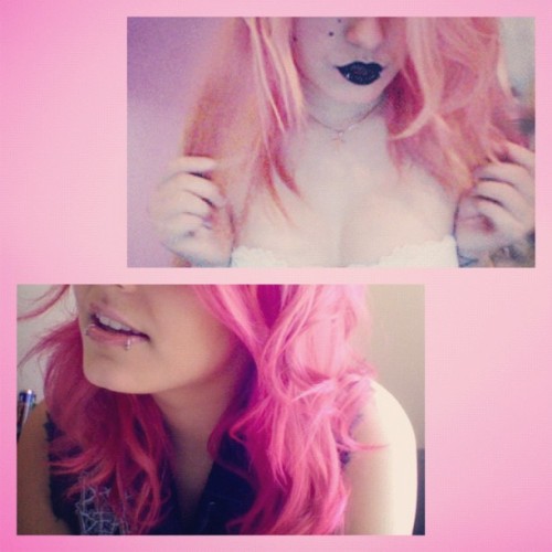 pale pink or hot pink, what do you say? #pinkhair #makeup #hair #curls #blacklipstick