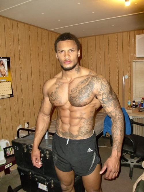 blkfreedom:  jadefristarz:  I SUPER LOVE HIM!!!!!!!! http://jadefristarz.tumblr.com  I 