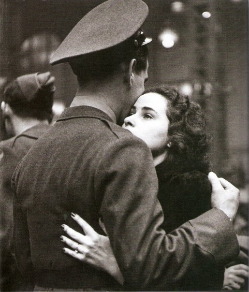  (&ldquo;The Long Goodbye&rdquo; (Alfred Eisenstaedt, January 1, 1944)) 