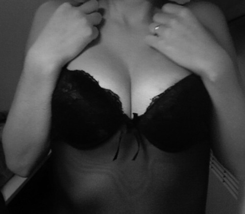 do-this-to-me-please:  Boobies.  Lovely