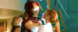 ohmyloki:  dependingontheweather:  billionairephilanthropist:  You realize how hilarious this is don’t you? Because Pepper’s being all sexy like ‘I am so going to make out with your mask’.And on the inside Tony is probably like ‘Damn that’s
