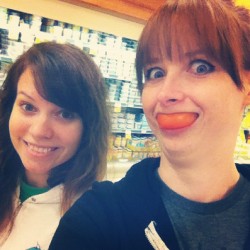 tessaviolet:  Grocery shopping with the butt.