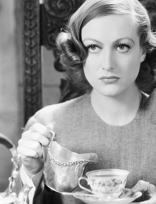misstanwyck:Joan Crawford in Today We Live, 1933 https://painted-face.com/