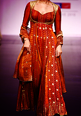 vastderp:  thischick25:  queenofsunspear-deactivated2014: {Indian Couture} Part IV