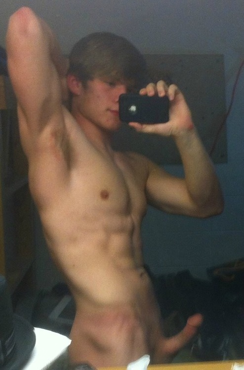 prinzuli8:  (via Guys with iPhones) 