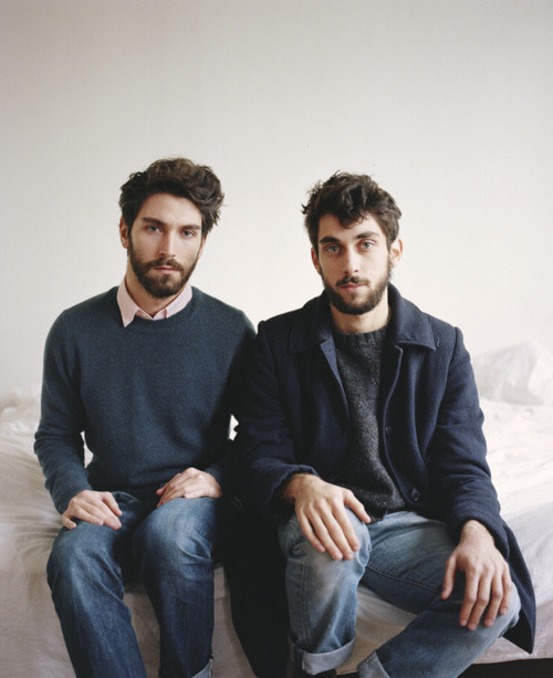 wisegaymen:  Gemelos. 