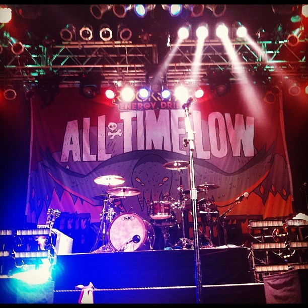 screaming-to-get-out-alive:  After the Show