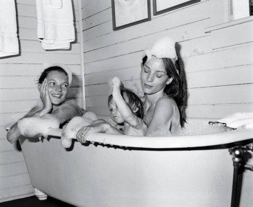 tigereef: This is an early photo of Kate Moss and her friend and her friend’s daughter taking a bath