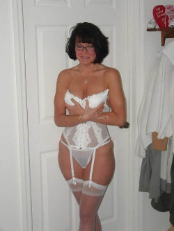 milfandthick:  Mom gets walked in on while