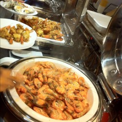 rubymanalo:  Seafood #shrimps #friedcrab