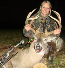 fieldnwater:  Girls that bowhunt rule!