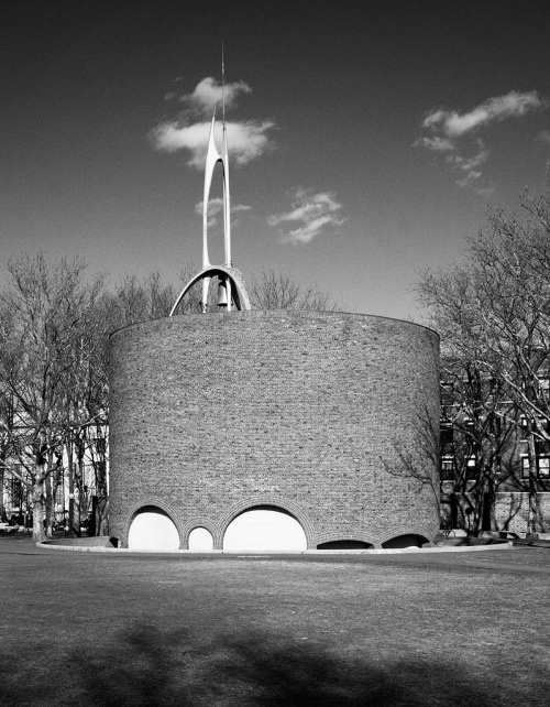 n-architektur: MIT Chapel designed by Eero Saarinen Spire and bell tower designed by Theodore Roszak